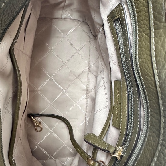 Michael Kors Bedford medium pebbled dark olive, leather tote! - Picture 2 of 3